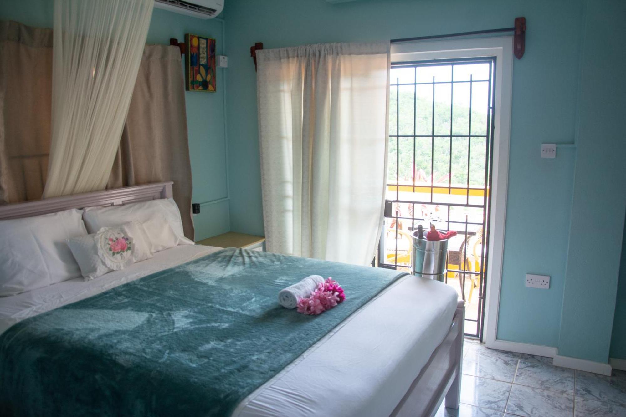 Mountain View Apartments Gros Islet Esterno foto